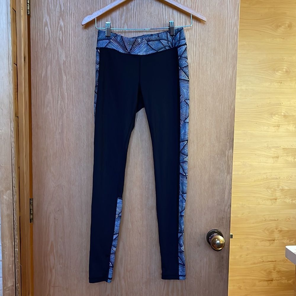 NWOT ROXY Geometric Black & White Pattern Leggings - Small